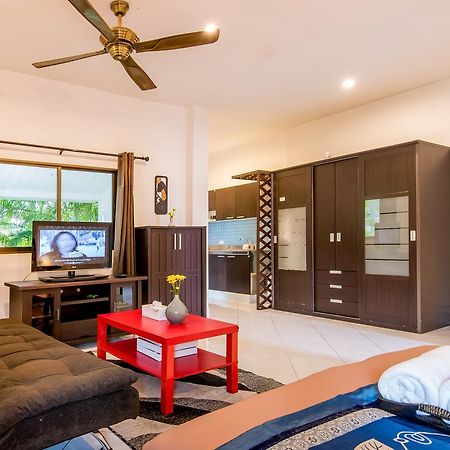 Tananza Resort & Homestay Phuket Nai Harn Екстериор снимка